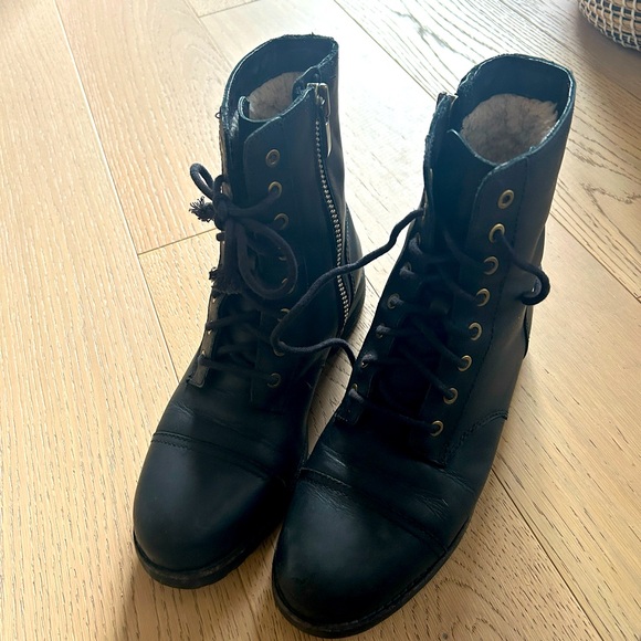 Ugg Combat Boots - Picture 1 of 8